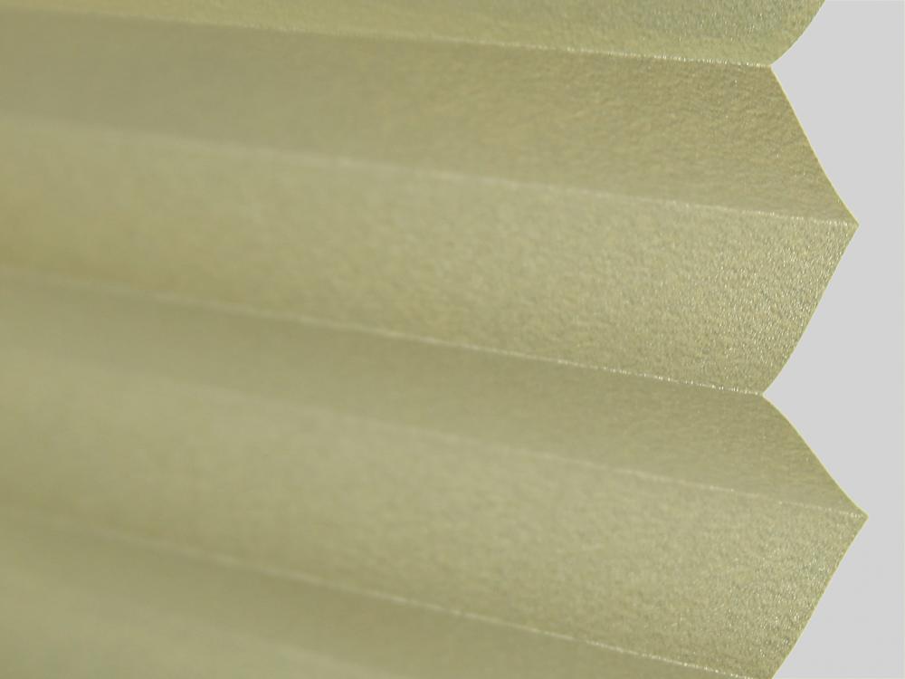 tela de tela ciega plisada de color beige con recubrimiento perla