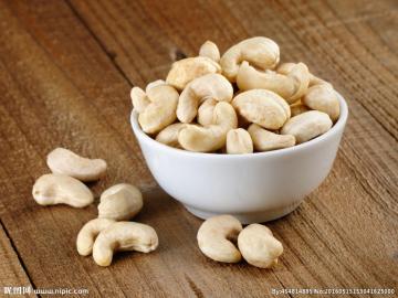 Raw Cashew nuts from Vietnamese factory