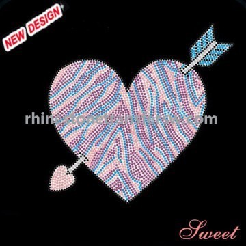 Hot fix heart rhinestone motif design