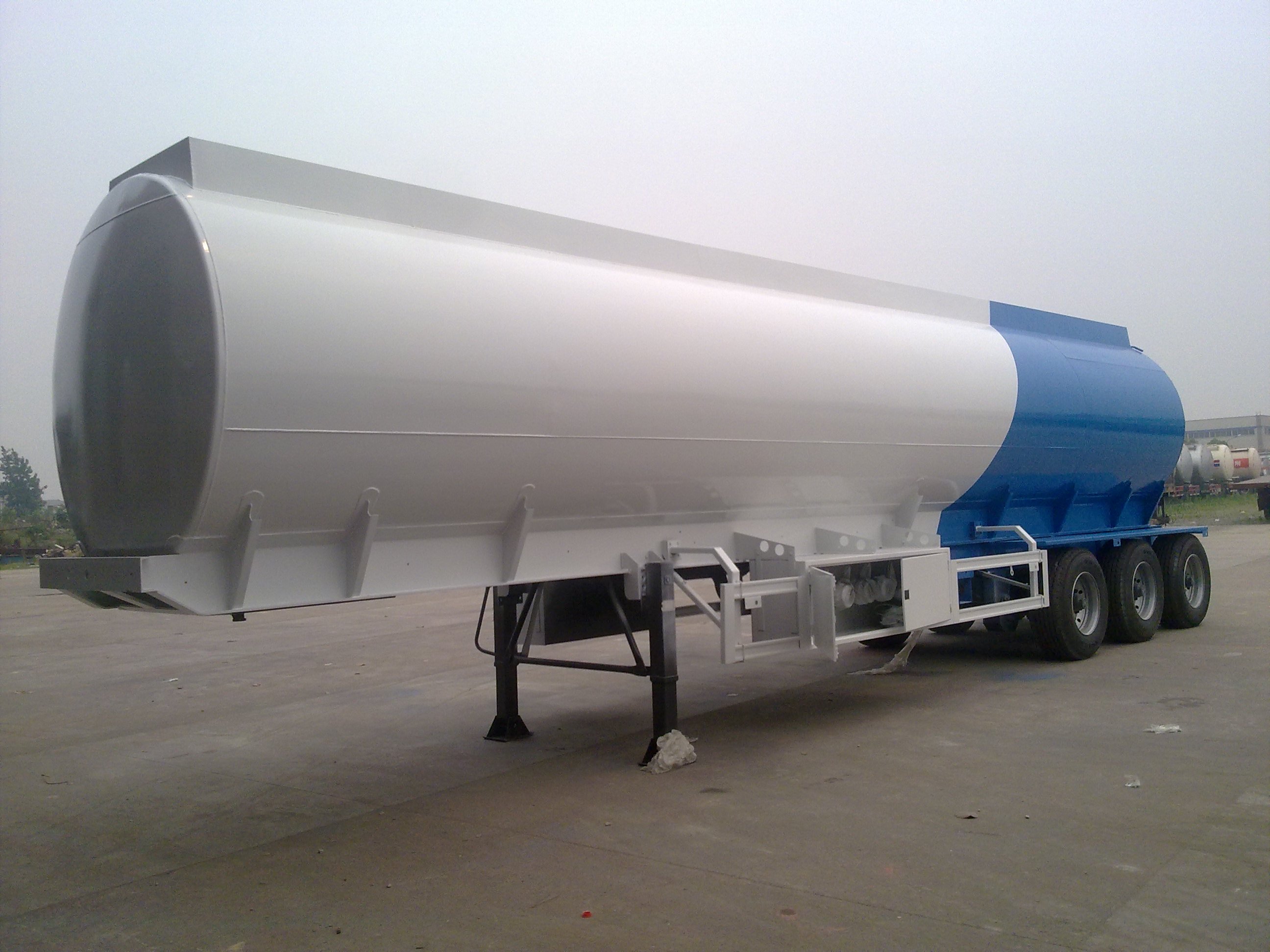 oil transporter 30-50cbm capacity fuel tank tanker truck semi-trailer