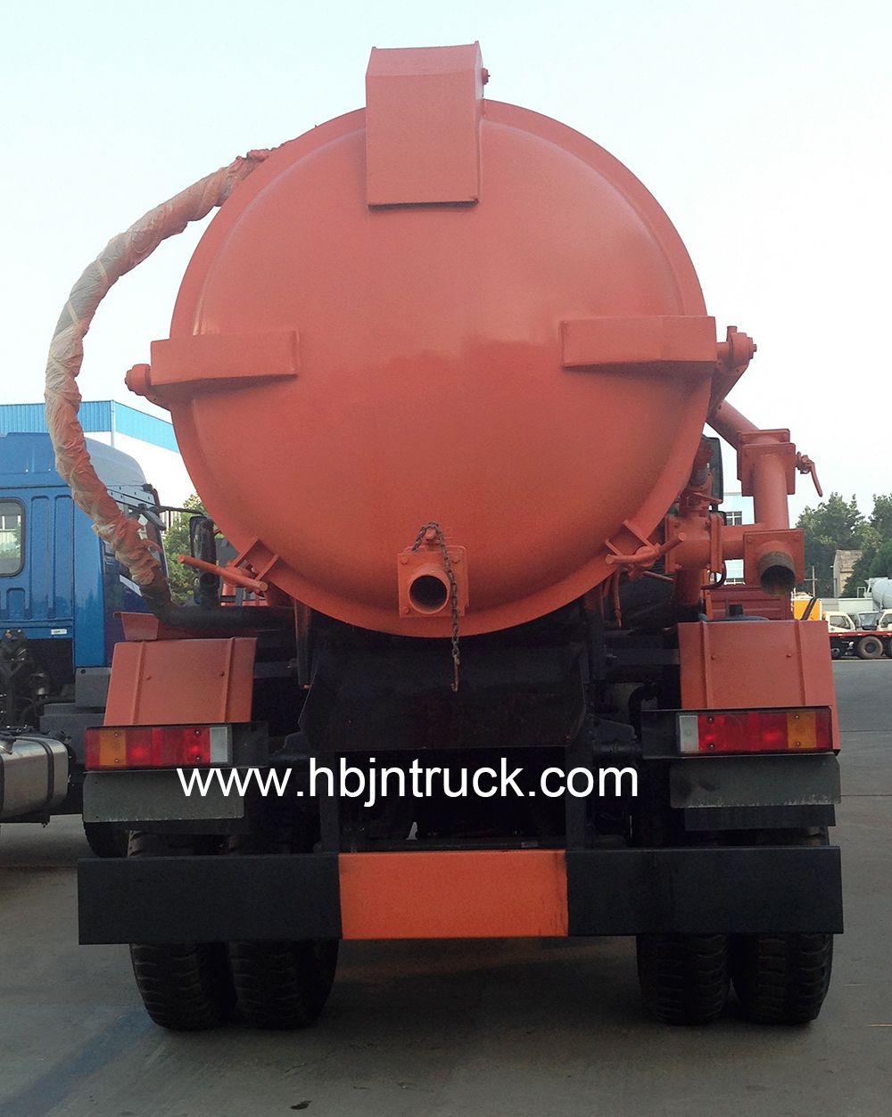 howo vacuum tank truck rear side