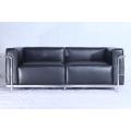 „Le Corbusier LC3“ sofa su dviem sėdynėmis „Loveseat“