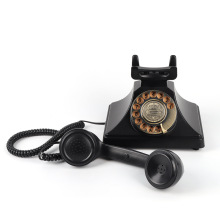 Vintage Rotary Phone as Unique Wedding Message and Guestbook Solution