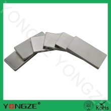 Flat rectangular magnet