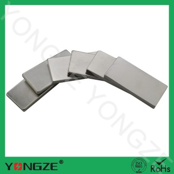 Flat rectangular magnet