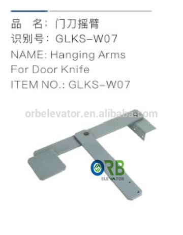 Elevator hanging arm for door vane