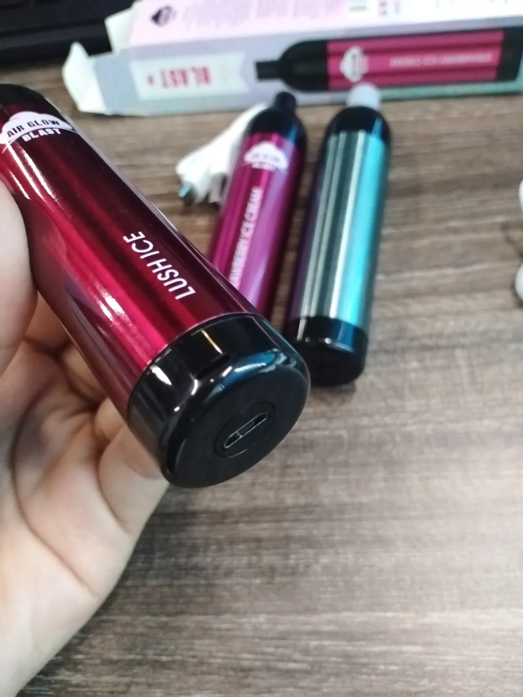 Factory Direct Wholesale Price Disposable 7000puffs Vape Device Electronic Cigarette