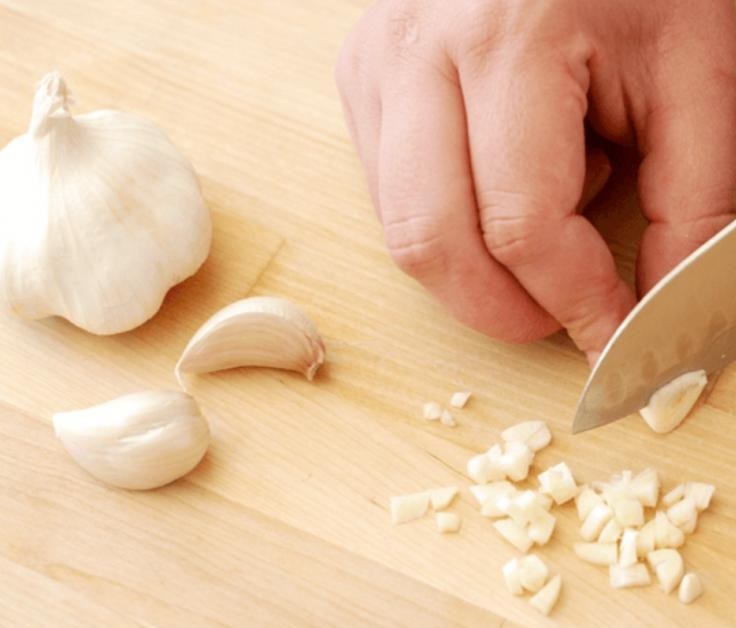 Chinese Fresh Pure White Garlic 5.5cm Kitchen Culinary