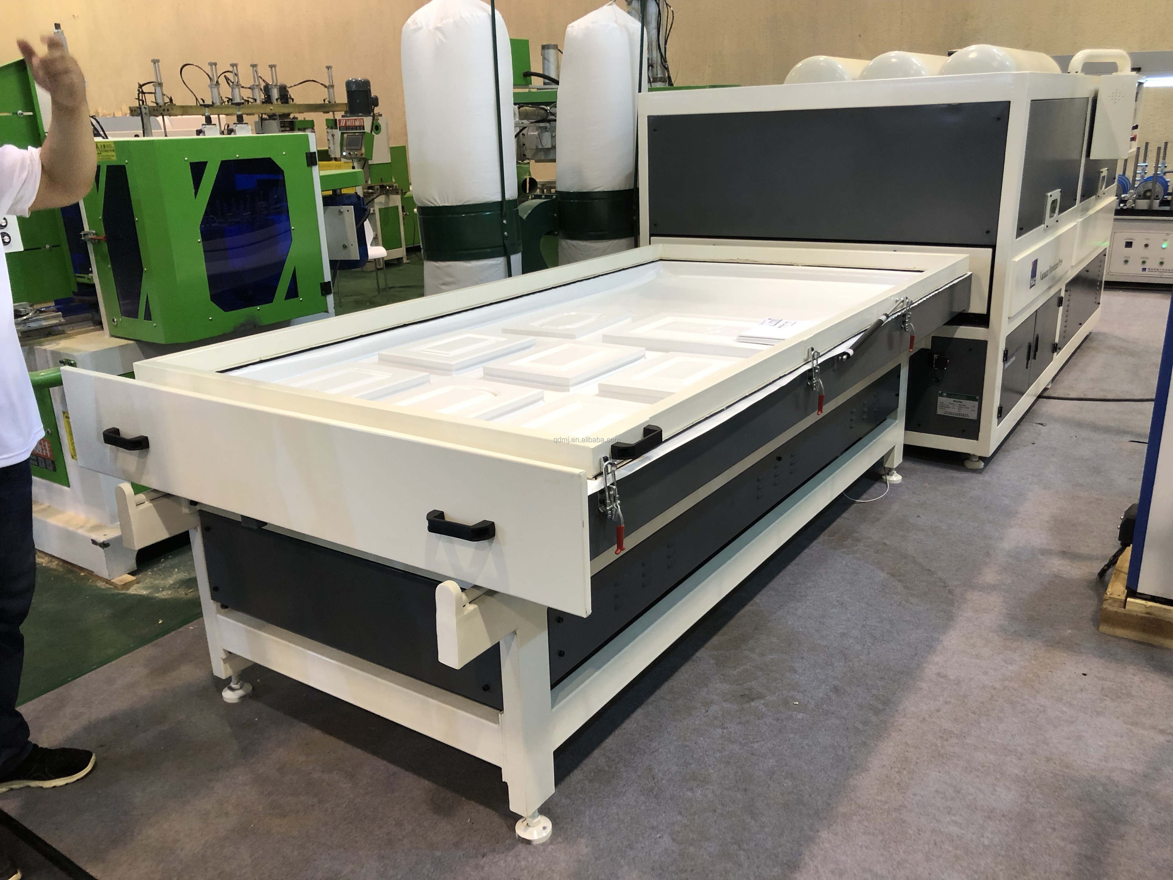 Wood MDF Door Vacuum Membrane laminating Press machine