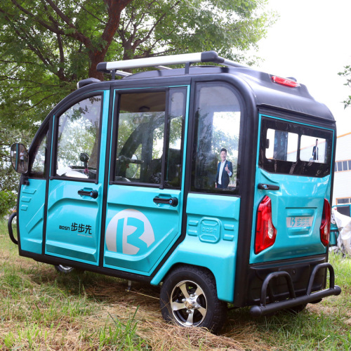 Taksi Trike Becak Berkecepatan Tinggi