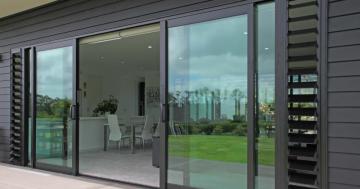 Double glazed aluminum sliding door soundproofing