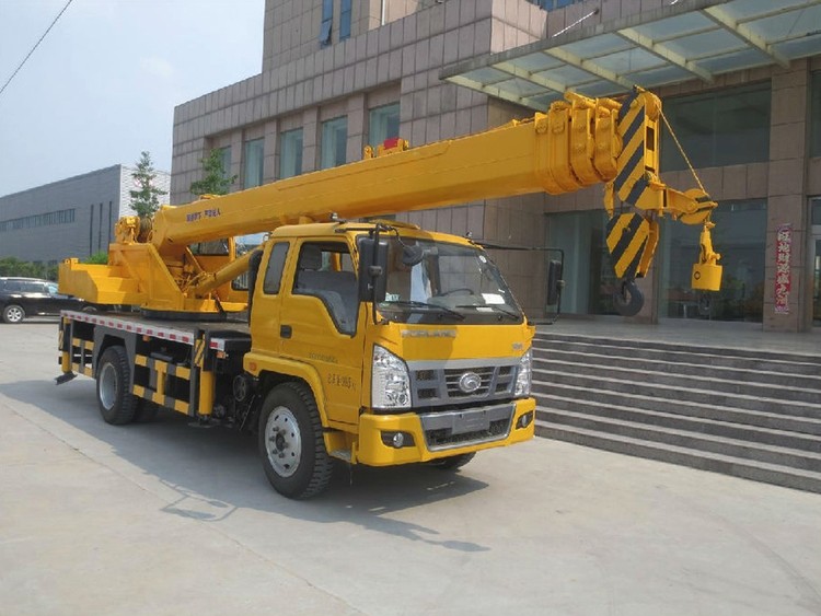 Telescopic boom trailer mounted crane truck for sale