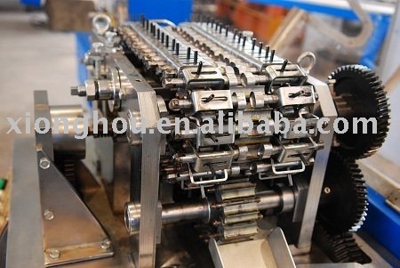 Chain-die forming candy machine