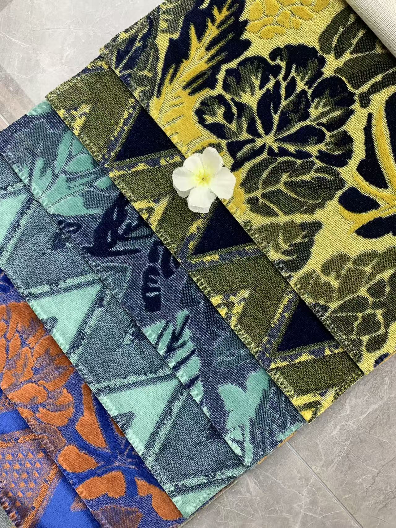 منسوجات اثاثه یا لوازم داخلی upholstery textiles
