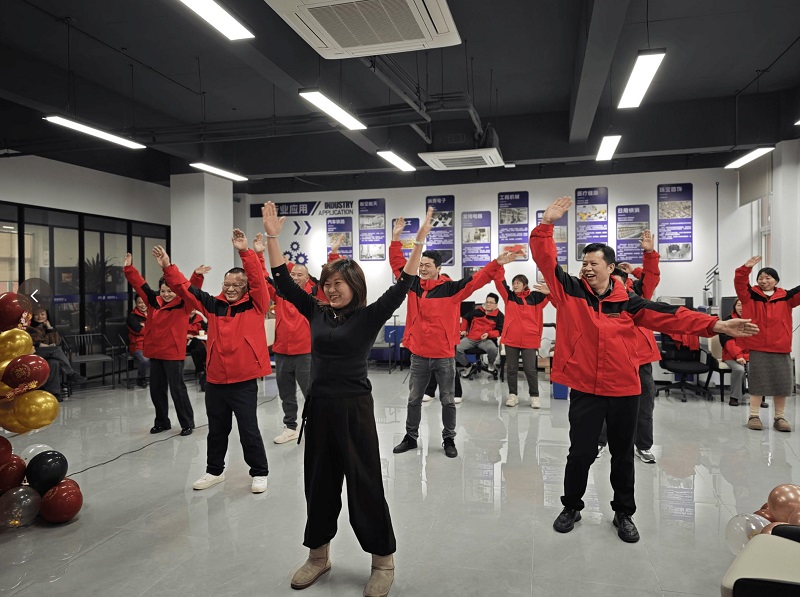 Precision Craftsmanship, Laser Welding for Success! Chuke Intelligent's 2026 Year of the Horse New Year Gala Held Grandly