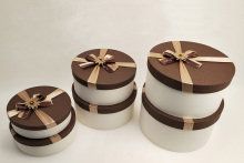 Beautiful Decorated Round Gift Decoration Box