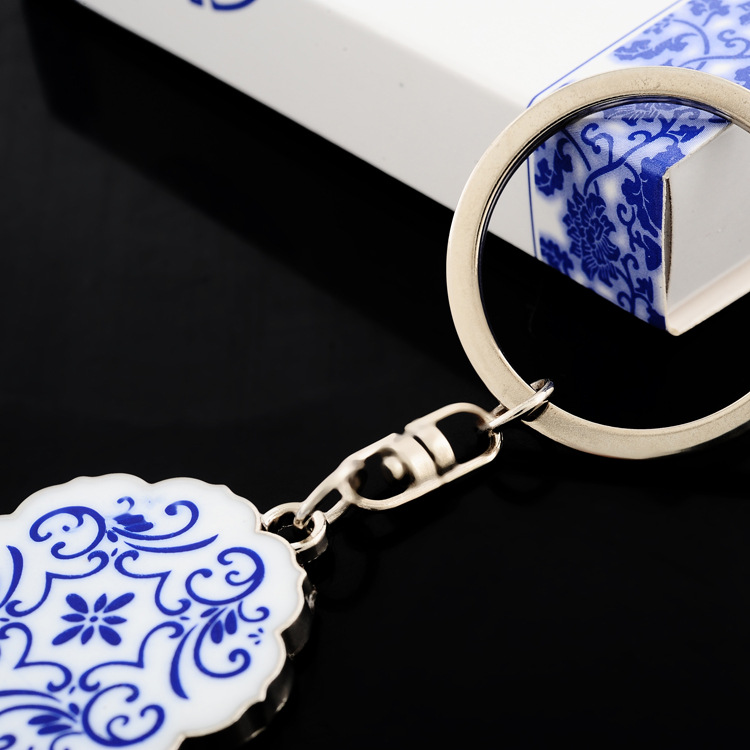 Wholesale Chinoiserie Metal Keychain Blue and White Porcelain Keychain Special Souvenir Gift