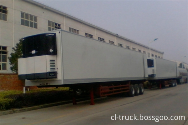 Semitrailer refrigerator truck