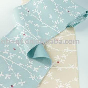 TR070504 table runner