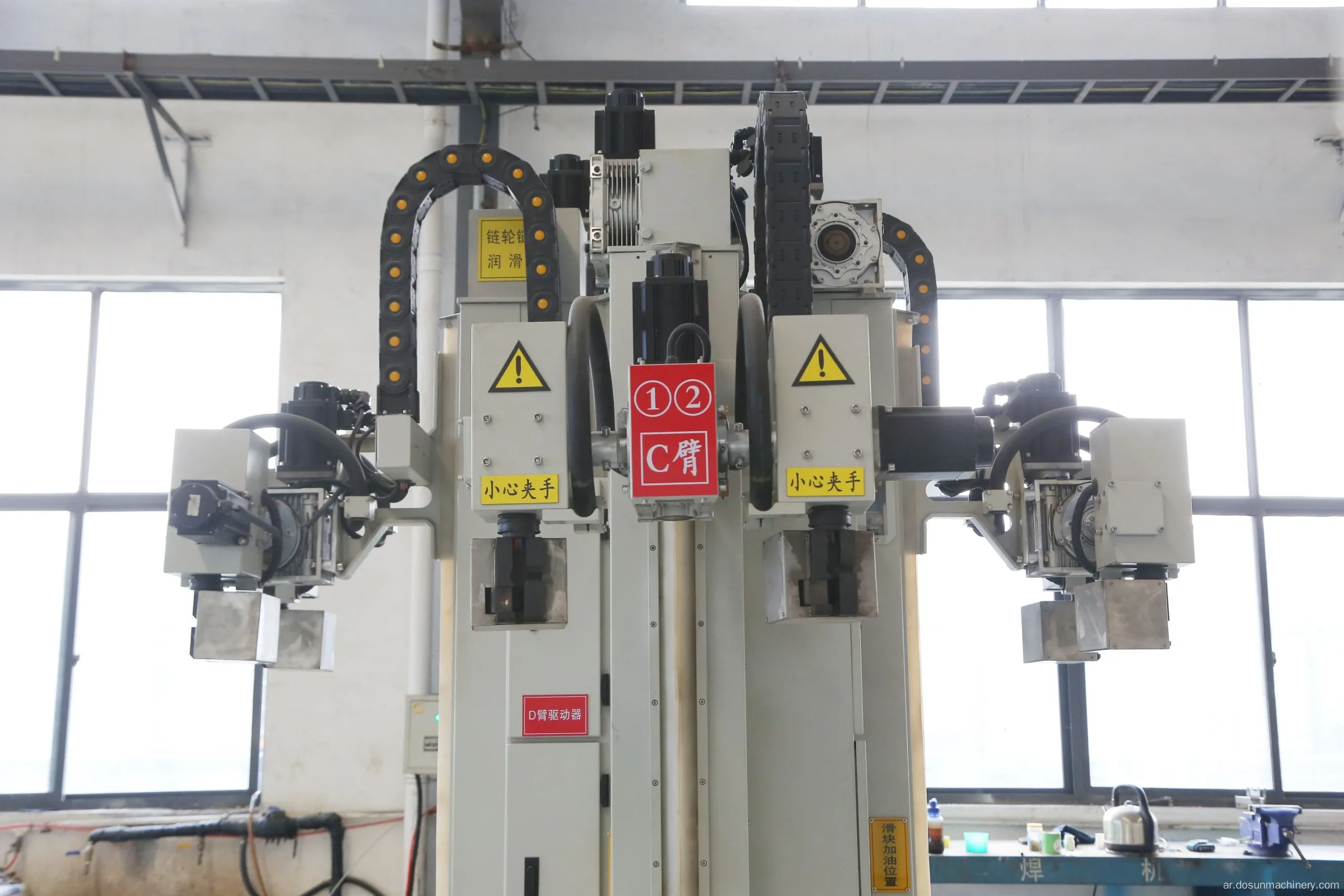 Dongsheng Investment Corthing 3/4 Arms Robot Monvorulator مع ISO9001