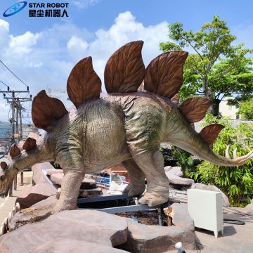 Robot stegosaurus berkualitas tinggi dengan fitur realistis