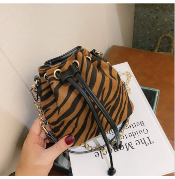 Wholesale fashion shoulder bag popular ins crossbody bag girls leopard purse
