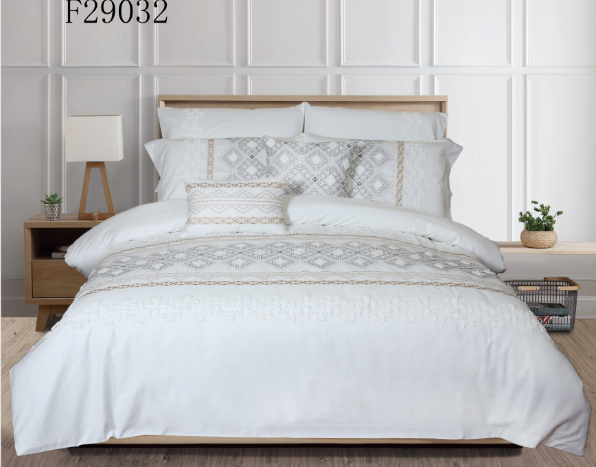 BSCI manufacturer direct selling embroidery duvet cover and pillow case microfiber king size duvet cover bedding set