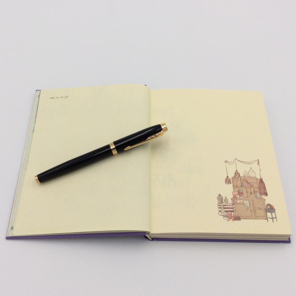 Cahier en papier avec page en couleur