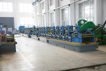 Square roll pipe forming machine