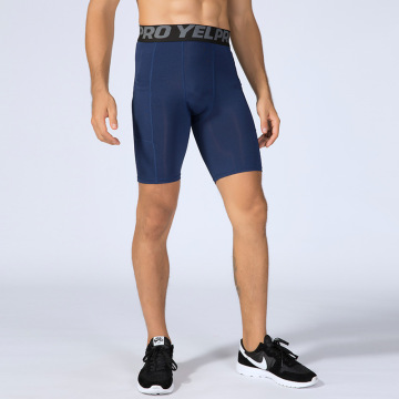 Män som kör gymshorts