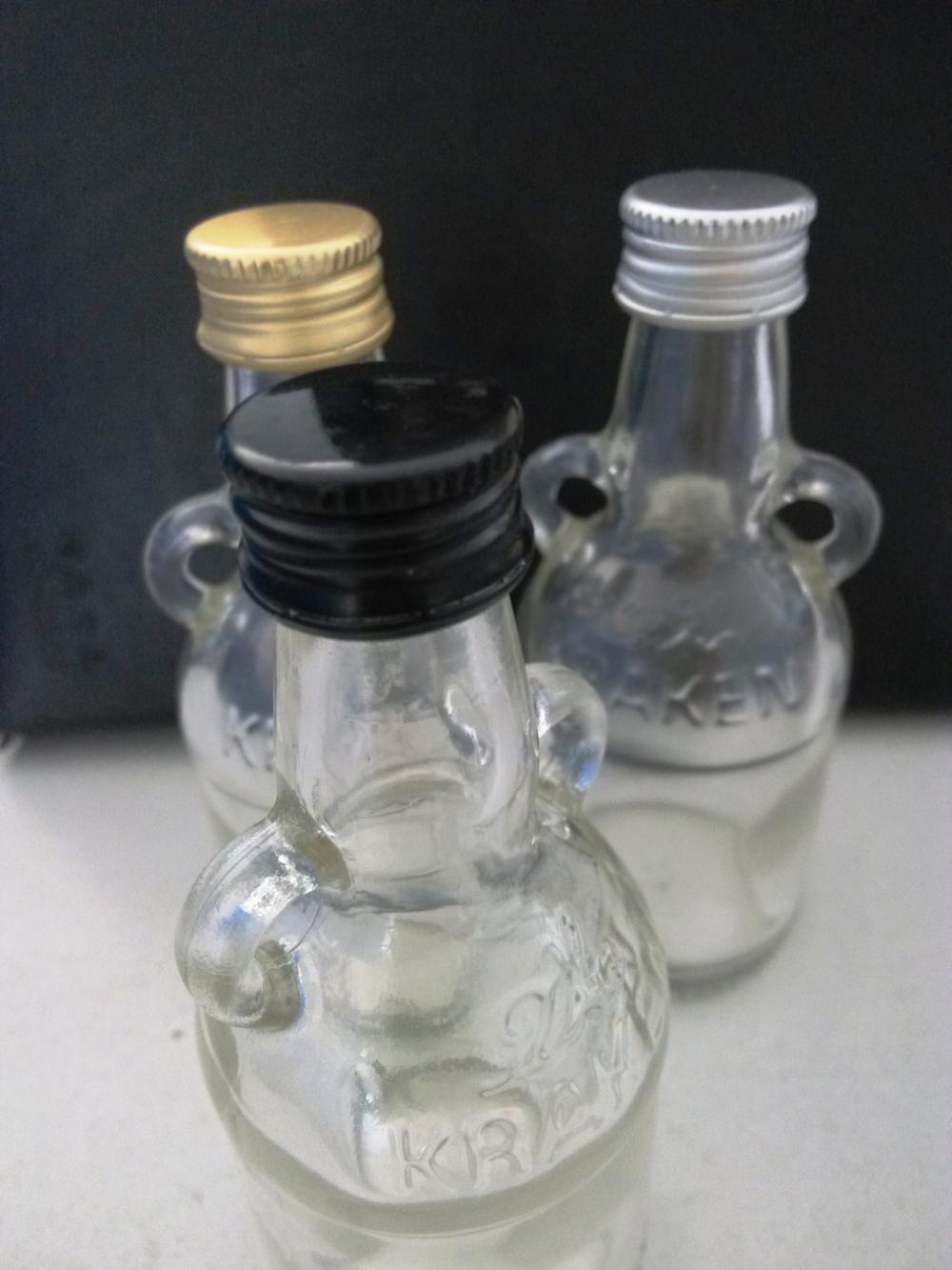 18x12mm Gin bottle capsules with liner