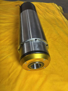 Flanged cylinder central water auto tool change spindle