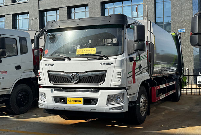 Вялікі санітарны смеццявоз Large sanitation garbage truck