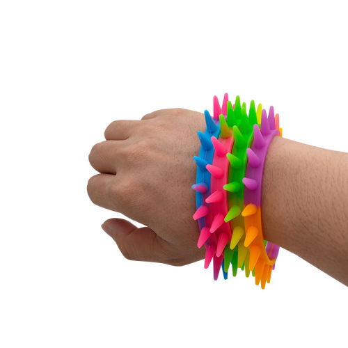 Vòng đeo tay Spike Band tùy chỉnh sáng và dây đeo cổ tay tăng đột biến