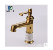 Hot and cold pack for medical compress