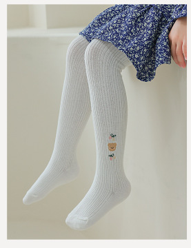 Wearing children's pantyhose externally