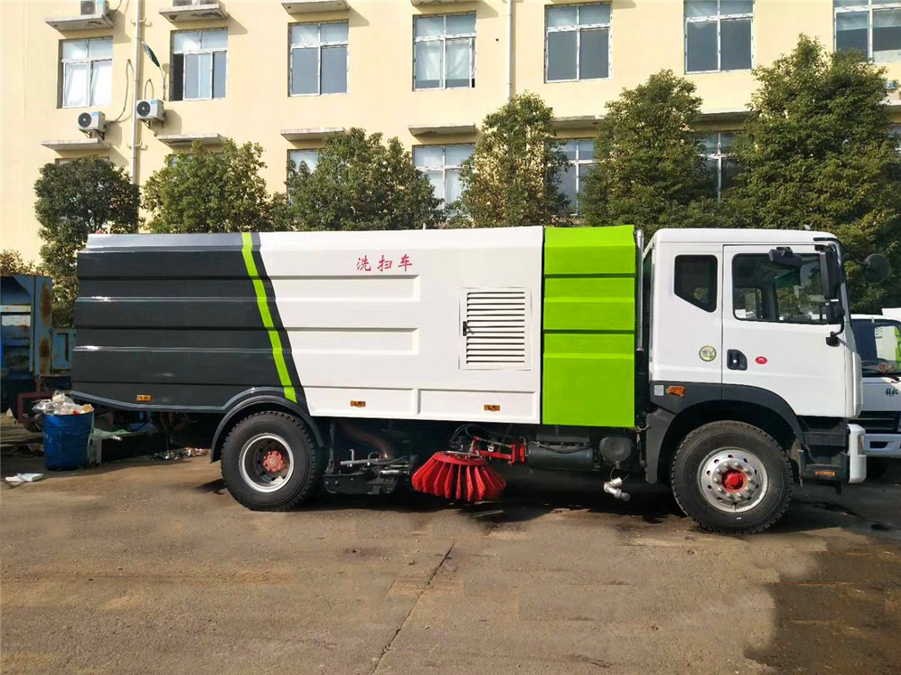 vacuum road sweeper truck 3