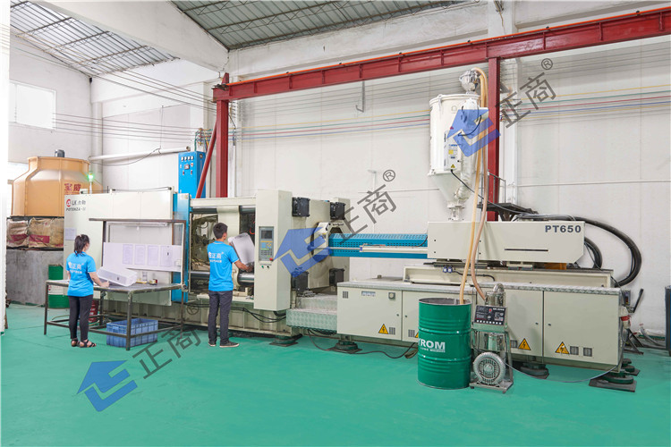 injection molding machine  