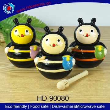 Honeybee shaped ceramic storage jar,ceramic honey jar,honey pot with wooden dipper