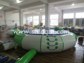 2012 exciting inflatable water jumping trampoline