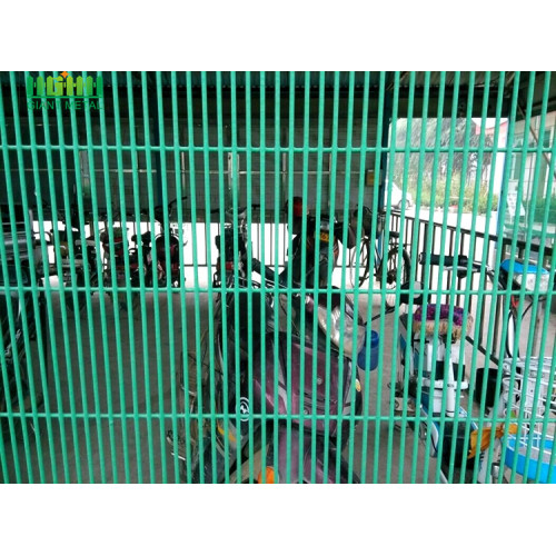 2018 hot sell products 868 welded wire mesh fence double wire fence