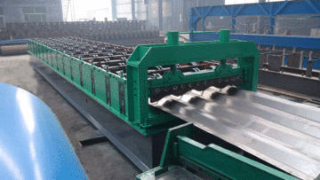 Container board roll forming machine