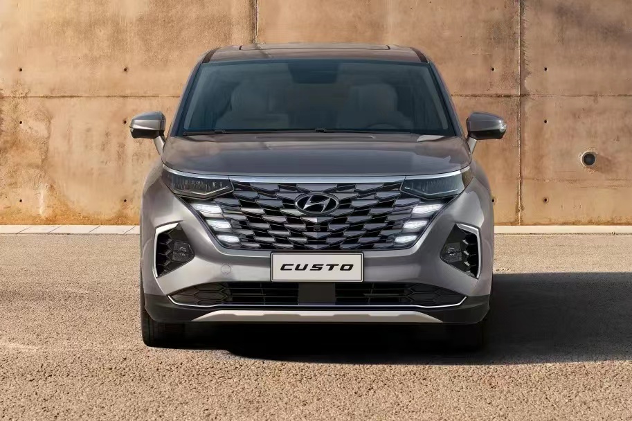 Hyuandai Custo Multi-Purpose Vehicle