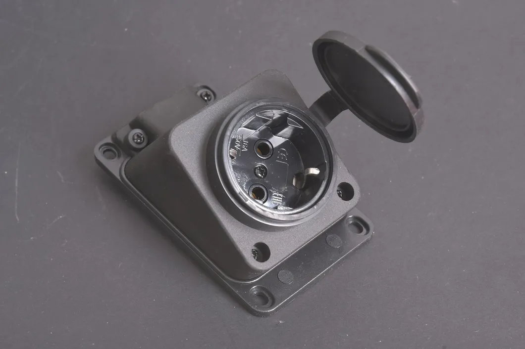 Трехфазная немецкая вилка 3п+З 3 32А 380В (резина)