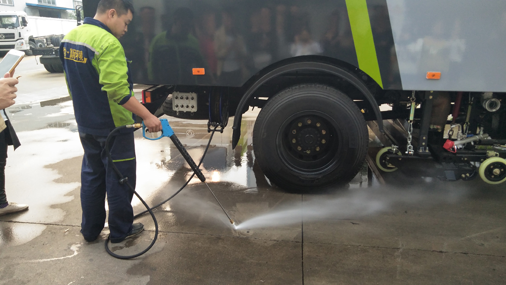 street sweeping truck high pressure washing