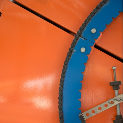 self-retracting garden hose reel