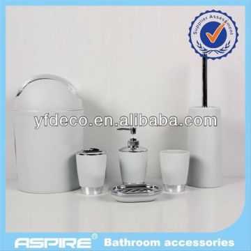 Good acrylic bath set