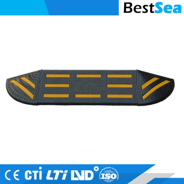 Heavy duty rubber loading dock ramp