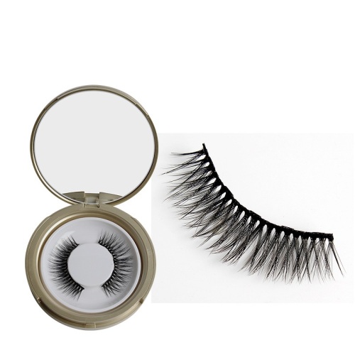 one paris magnetic eyelashes set in golden box