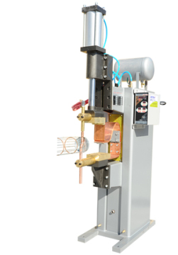 Bottom cap welder for filter cage